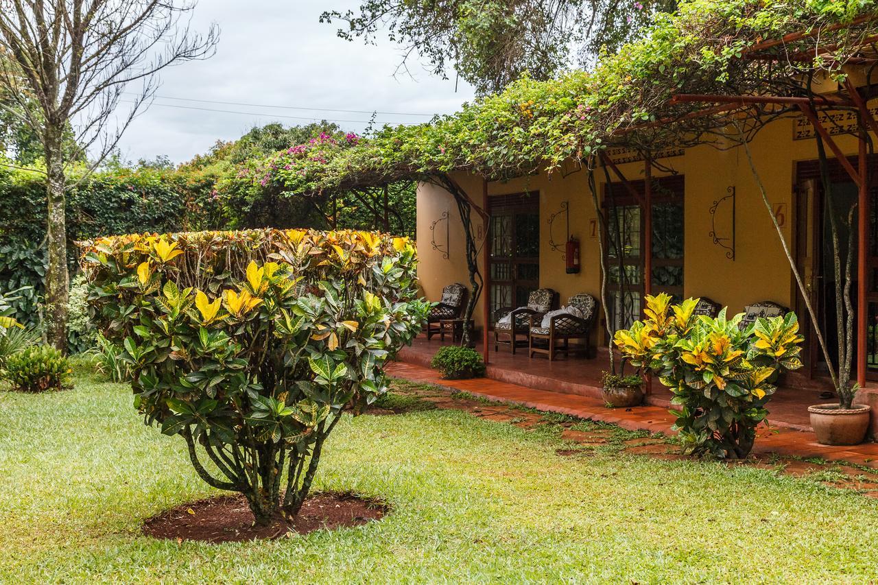 Airport Guesthouse Entebbe Exterior photo