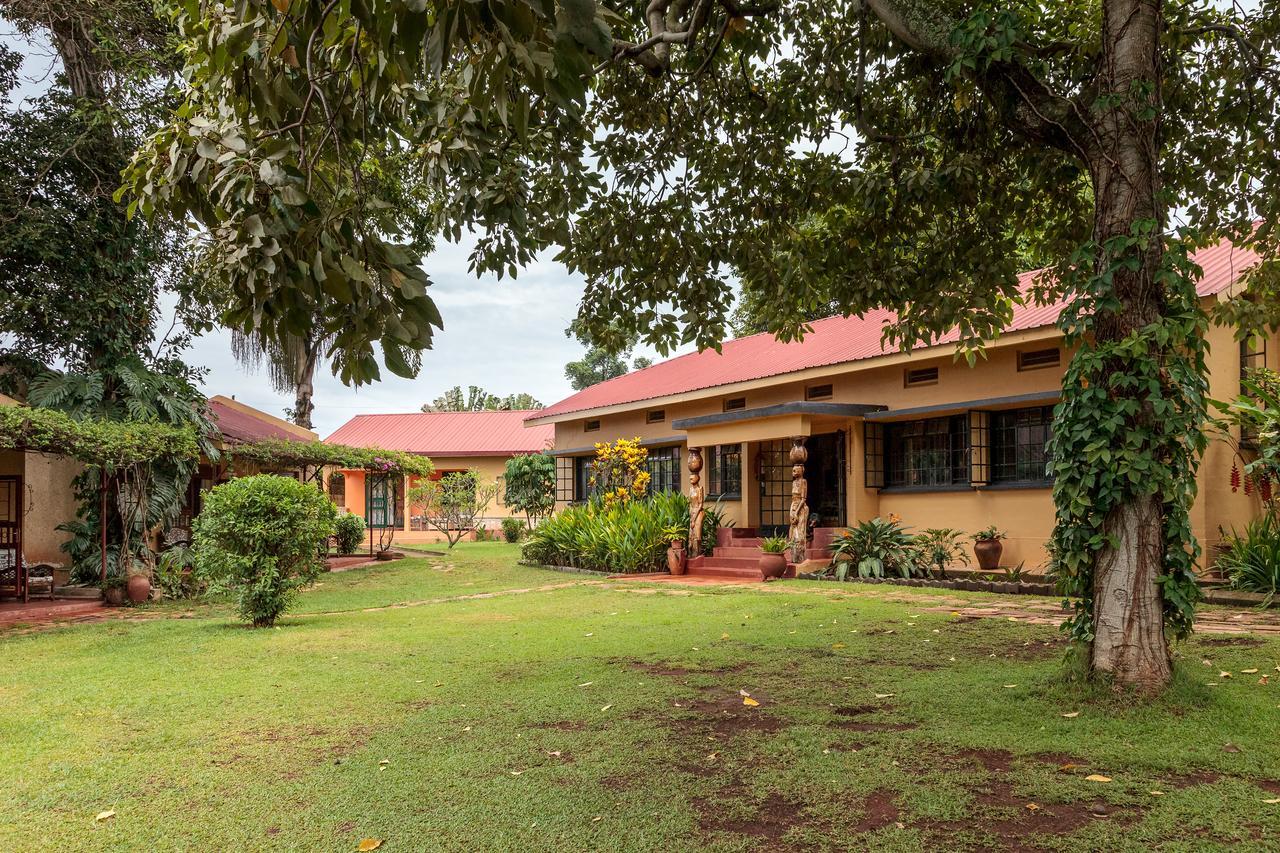 Airport Guesthouse Entebbe Exterior photo
