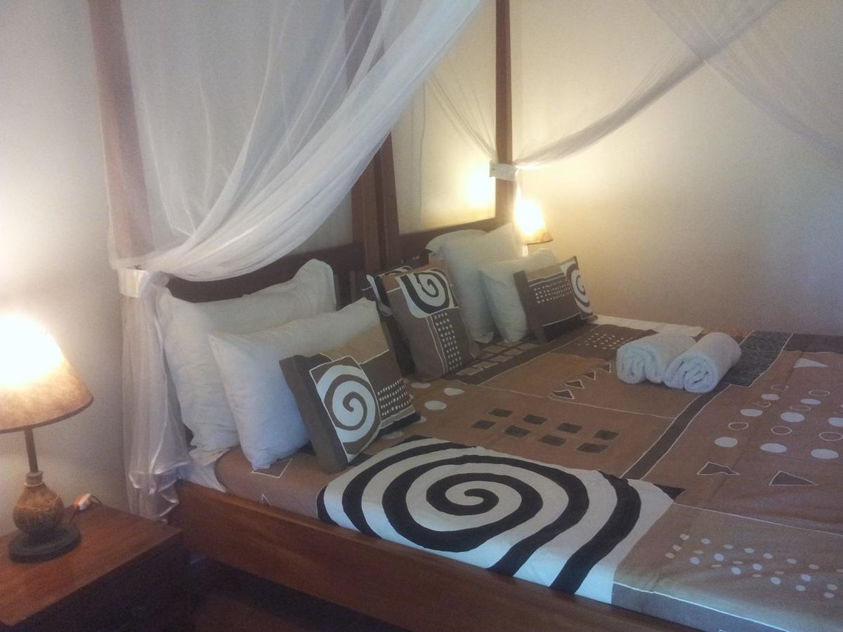 Airport Guesthouse Entebbe Exterior photo